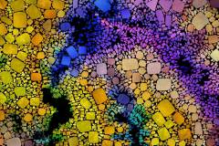 Farbiges Mosaik,  bestehend aus vielen kleinen, unregelmäßig geformten Steinchen.
