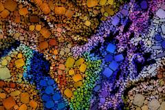 Farbiges Mosaik,  bestehend aus vielen kleinen, unregelmäßig geformten Steinchen.