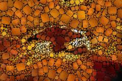 Farbiges Mosaik, bestehend aus vielen kleinen, unregelmäßig geformten Steinchen. Farbiges Mosaik, bestehend aus vielen kleinen, unregelmäßig geformten Steinchen.