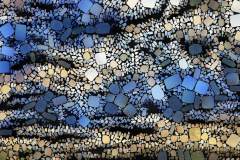 Farbiges Mosaik, bestehend aus vielen kleinen, unregelmäßig geformten Steinchen. Farbiges Mosaik, bestehend aus vielen kleinen, unregelmäßig geformten Steinchen.