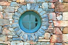 Colonnata-Mauer mit dekorativen Fenster, im Photo-to-ART Stil.