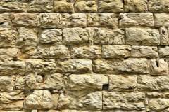 Colonnata-Mauer in beige farbenen Tönen, im Photo-to-ART Stil. Colonnata-Mauer in beige farbenen Tönen, im Photo-to-ART Stil.