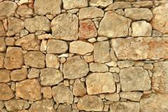 Colonnata-Mauer in beige farbenen Tönen, im Photo-to-ART Stil.